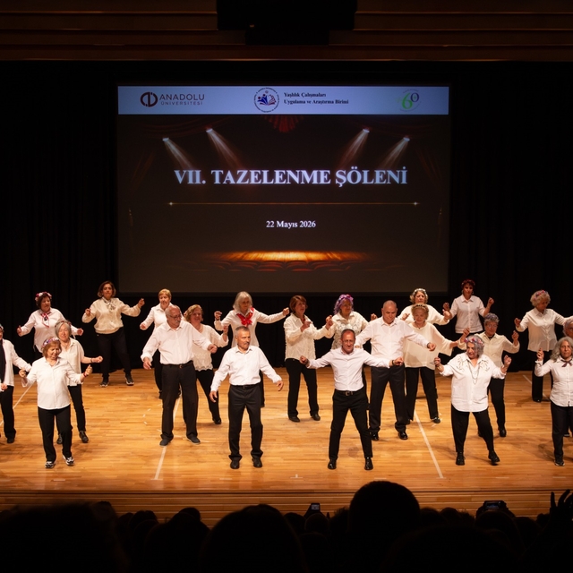Tazelenme Üniversitesi dönem sonunu şölen ile kutladı