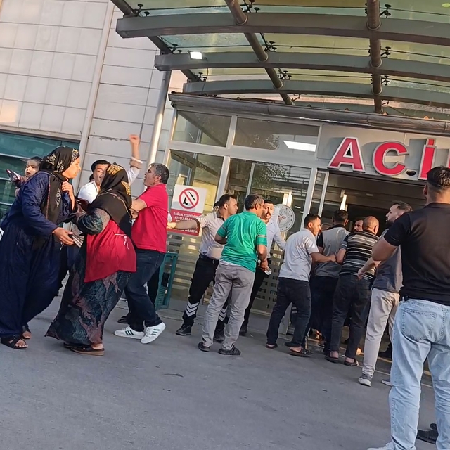 Otomobilin çarptığı Emir Efe öldü; hastaneye giden sürücü darbedildi