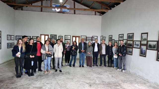 İletişim Fakültesi öğrencileri Kozan'ın kurtuluşuna tanıklık eden tarihi belgeleri yerinde inceledi