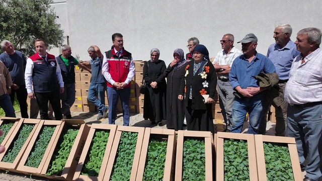 Tekirdağ'da 407 üreticiye 256 bin yazlık sebze fidesi dağıtıldı