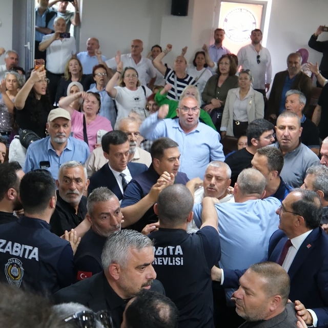 Akçakoca'da belediye başkanvekili seçildi, arbede çıktı