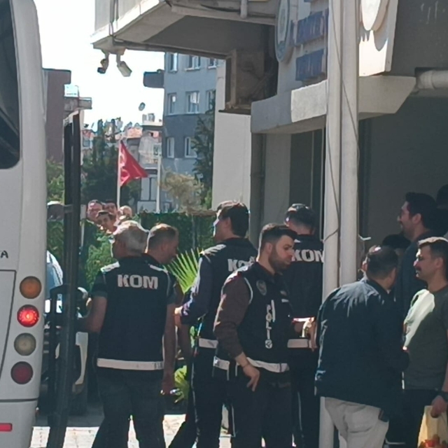 Buca Belediye Başkanı gözaltına alındı (3)