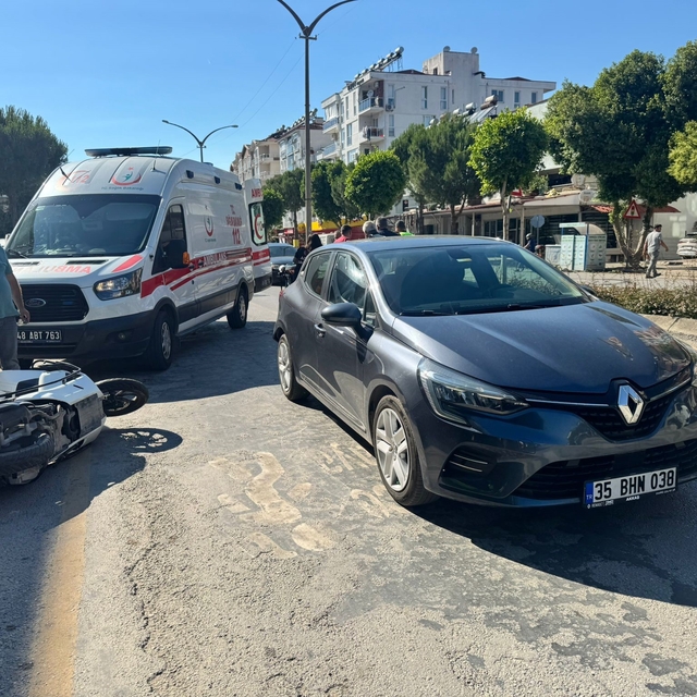 Yaya geçidinde duran motosiklete arkadan çarptı: 1 yaralı