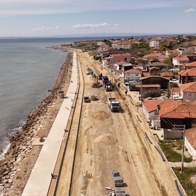 Şarköy Eriklice Sahili'nde duble yol ve bisiklet yolu çalışması