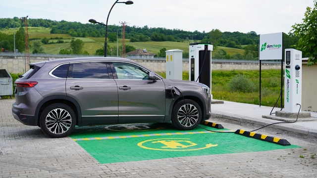 BARÜ elektrikli araç şarj istasyonu kullanıma açıldı