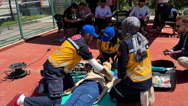 Paramedik öğrencileri MediRalli'de derece kazandı