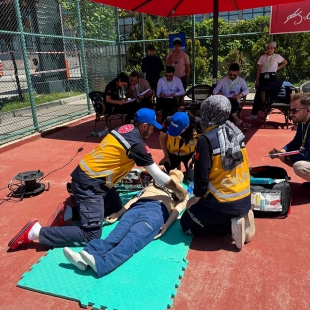 Paramedik öğrencileri MediRalli'de derece kazandı