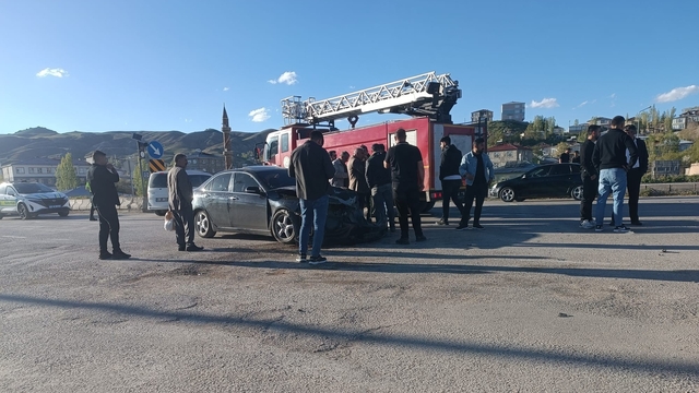 Van Özalp'te zincirleme kaza: 4 yaralı