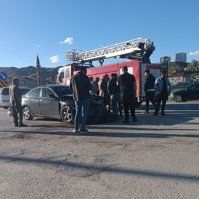 Van Özalp'te zincirleme kaza: 4 yaralı