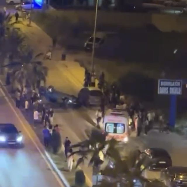 Kaza yapan araçtaki 3 kişi kaçtı, kısa sürede polise yakalandı