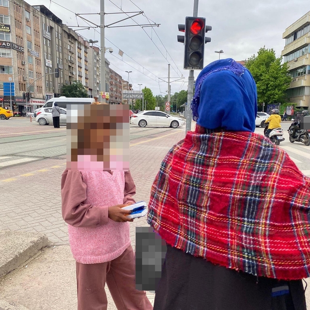 Kocaeli'de 51 çocuk sokakta dilenirken tespit edildi, 31 bin 404 TL ceza uy...