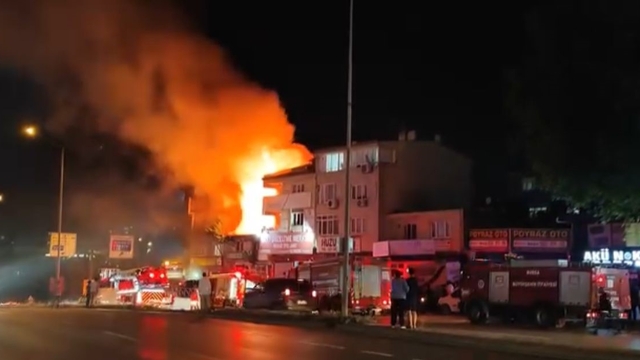 Bursa'da iki katlı ev alev topuna döndü