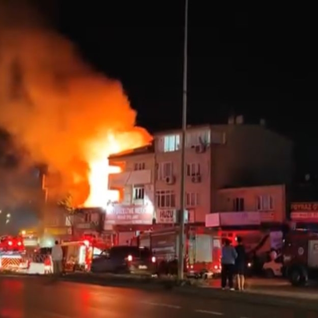 Bursa'da iki katlı ev alev topuna döndü