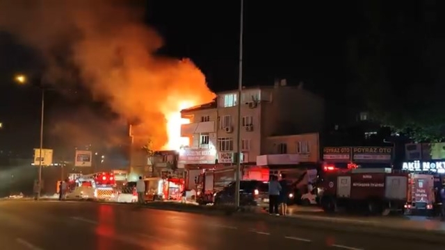 Bursa'da 2 katlı binada yangın