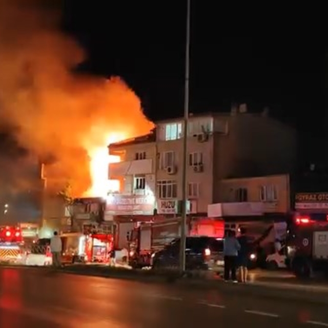 Bursa'da 2 katlı binada yangın