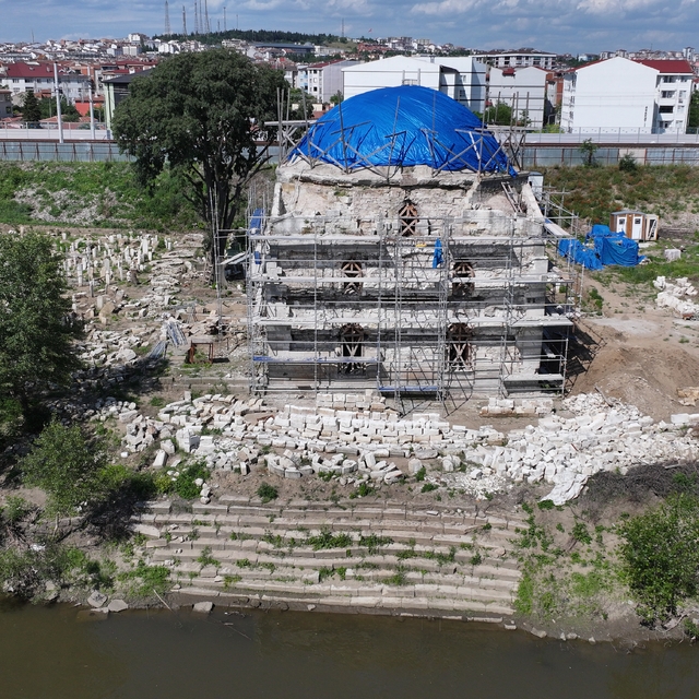 Edirne'de restorasyonu süren Evliya Kasımpaşa Camisi'nde zemin güçlendirme...