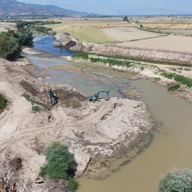 Menderes Nehri'nde ıslah çalışmaları sürüyor