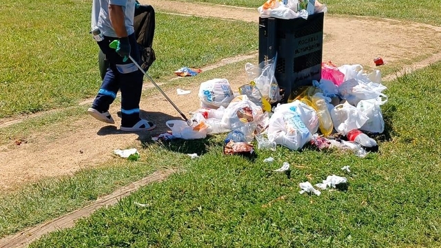 Kocaeli'nin turizm vitrini Kandıra'da 39 ton atık toplandı