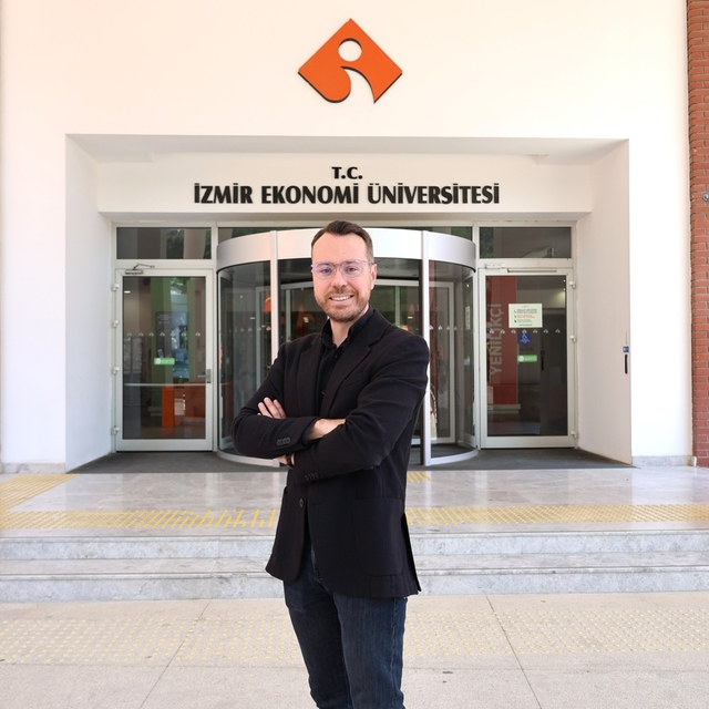 İzmir Ekonomi'li akademisyene prestijli ödül