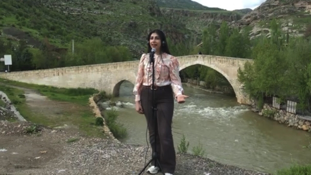 Öğretmen ve öğrenciler Çermik için çalıp söyledi
