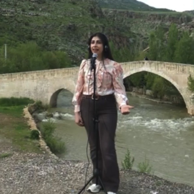 Öğretmen ve öğrenciler Çermik için çalıp söyledi