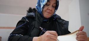 İki çocuk annesi, kızının "yapabilirsin" sözüyle üniversiteli oldu
Yaralı p...