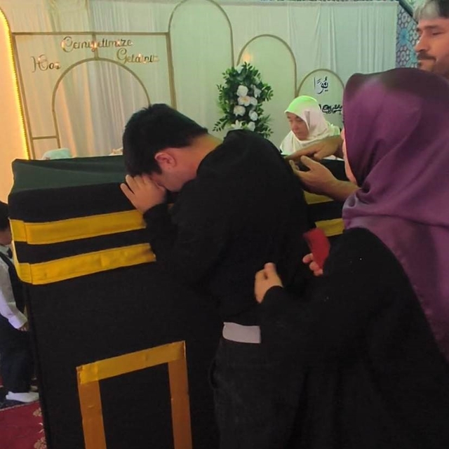 Kabe hasretiyle gözyaşlarına boğulan gencin duası yürekleri dağladı
Anamur'...