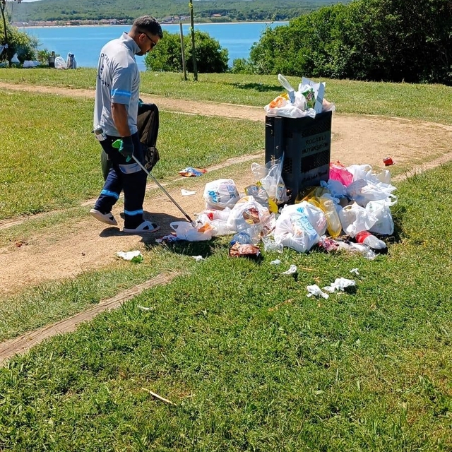 Kocaeli'nin turizm vitrini Kandıra'da 39 ton atık toplandı