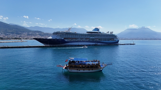 Alanya'ya lüks kruvaziyer ile bin 767 turist geldi