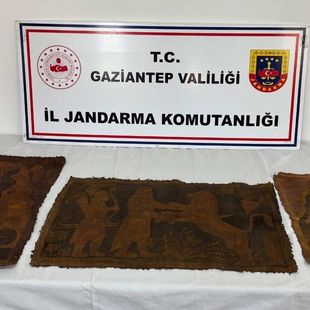 Gaziantep'te İbranice altın yazmalı 3 adet tarihi eser tablo ele geçirildi:...