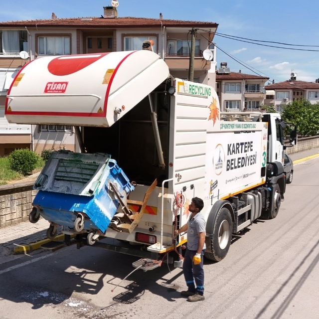 Kartepe'de bayram sonrası temizlik mesaisi