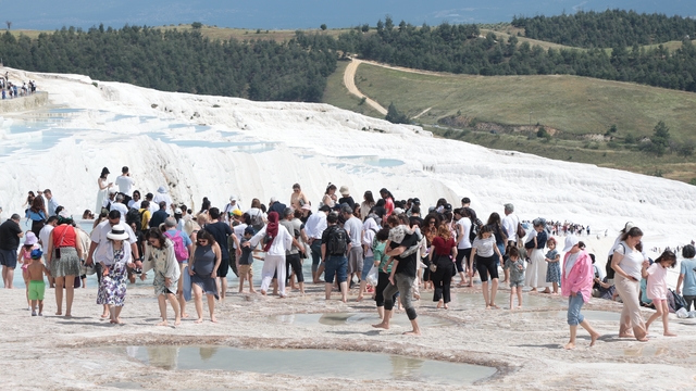 Pamukkale bayram tatilinde ziyaretçi rekoru kırdı
