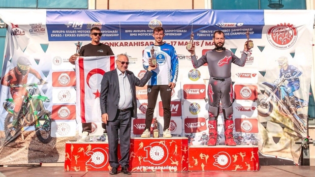 Kağıtspor'dan madalya yağmuru