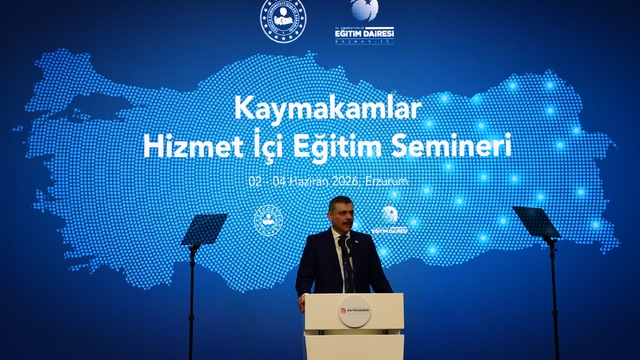 Bakan Çiftçi, "Terörsüz Türkiye hedefi, güvenlikten taviz anlamına gelmez"
"Kamu düzeni ve güvenliğimize tehdit oluşturacak hiçbir duruma ve sınamaya izin veremeyiz"
"Sosyal medya kamu hizmetlerini görünür kılmak için kullanılmalıdır; kişisel reklam ve şov alanına dönüştürülmemelidir"
"Türkiye Yüzyılı, kalkınmanın, güvenliğin, huzurun, adaletin, güçlü ailenin, güçlü toplumun ve güçlü devlet aklının yüzyılı olacaktır"