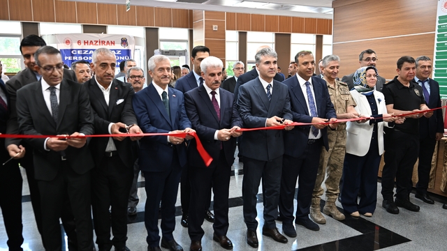 Gaziantep'te cezaevi personeli ve mahkumlarca yapılan el sanatları sergisi açıldı