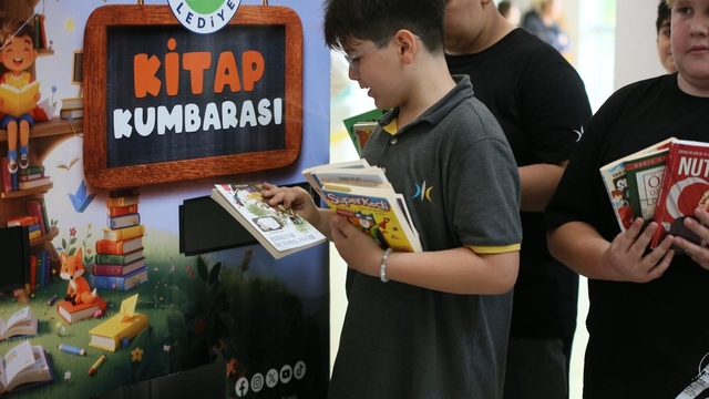 Kepez Belediyesi'nden okullara "Kitap Kumbarası"