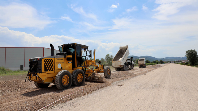 Sakarya Büyükşehir Belediyesi, yeni duble yol çalışmalarında üst yapı çalışmalarına başladı
