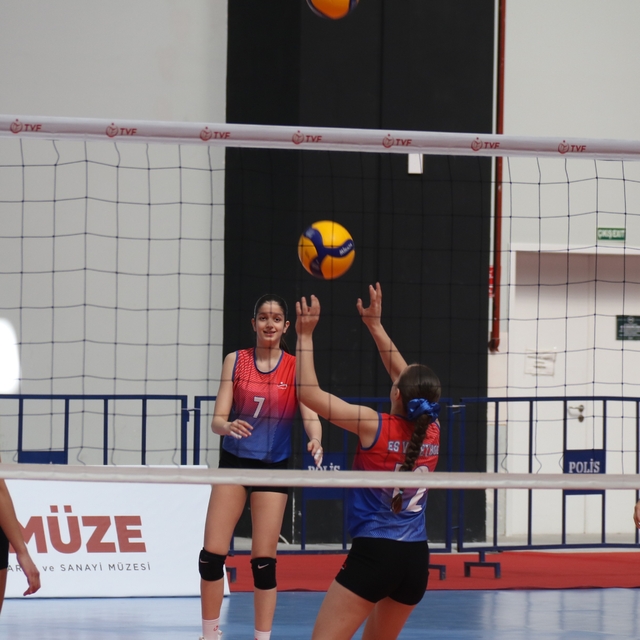 Depremde hayatını kaybeden Eskişehirli voleybolcunun ismi sezona verildi
Es...