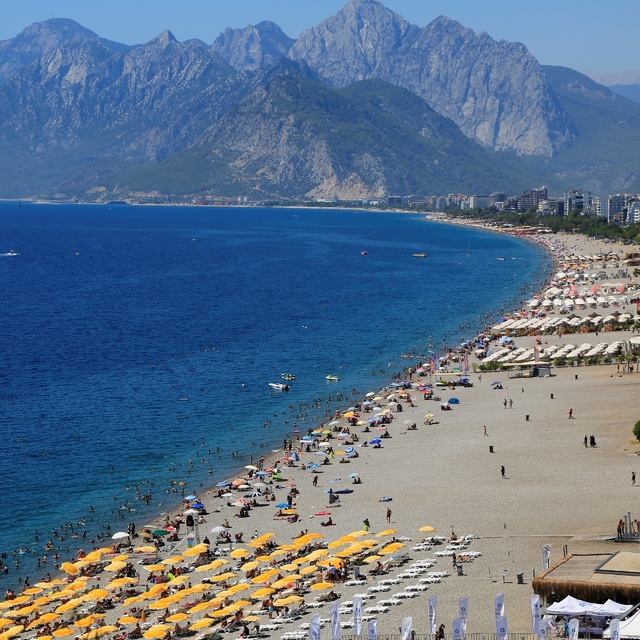 Antalya turizmde de bayramı yaşadı: Yüzde 100 doluluk oranına ulaşıldı
"Sav...