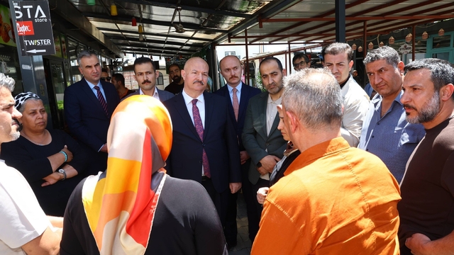 Vali Küçük, Balıkesir Çarşısı'nda esnaf ve vatandaşlarla buluştu