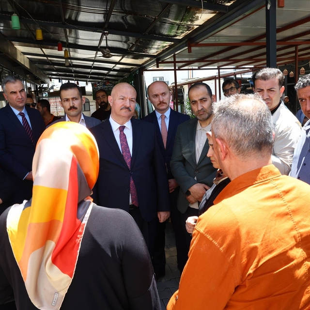 Vali Küçük, Balıkesir Çarşısı'nda esnaf ve vatandaşlarla buluştu