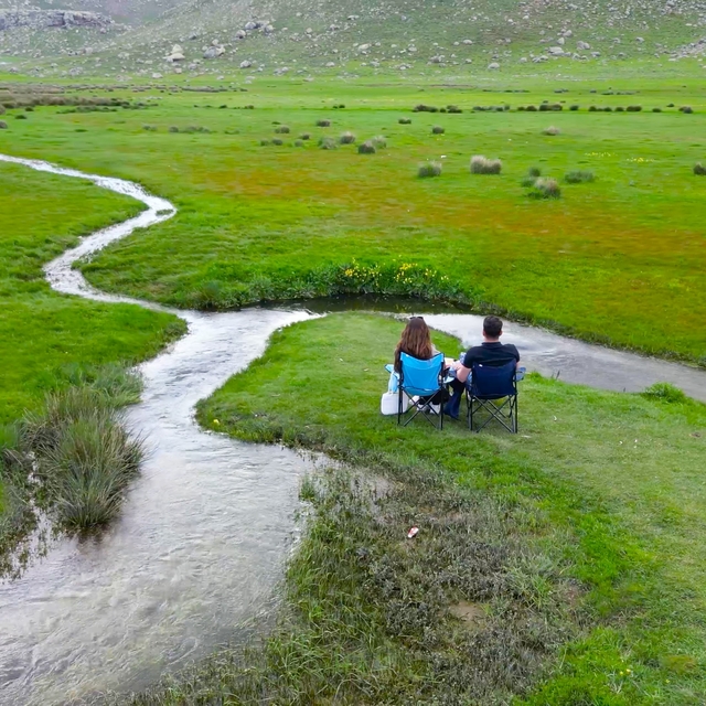 Niğde'de yağışlarla canlanan Ketençimen Yaylası doğaseverlerin gözdesi oldu
