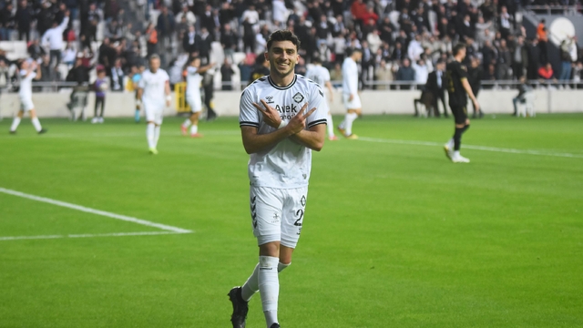 Altay'da Mehmet Nur profesyonel yapılacak