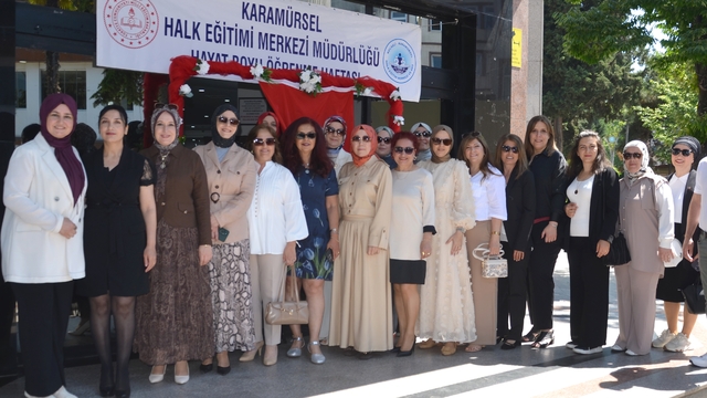 Karamürsel Halk Eğitim Merkezi yıl sonu sergisi açıldı