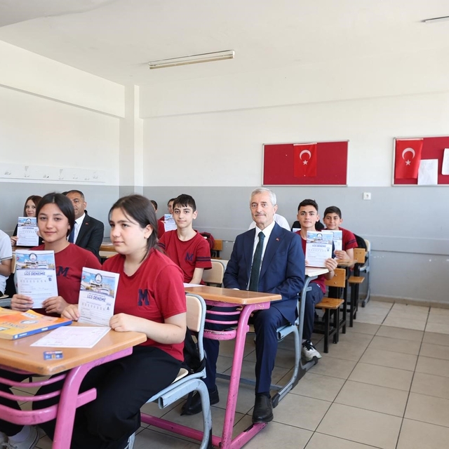 Şahinbey Belediyesi'nden sınava hazırlanan öğrencilere destek
