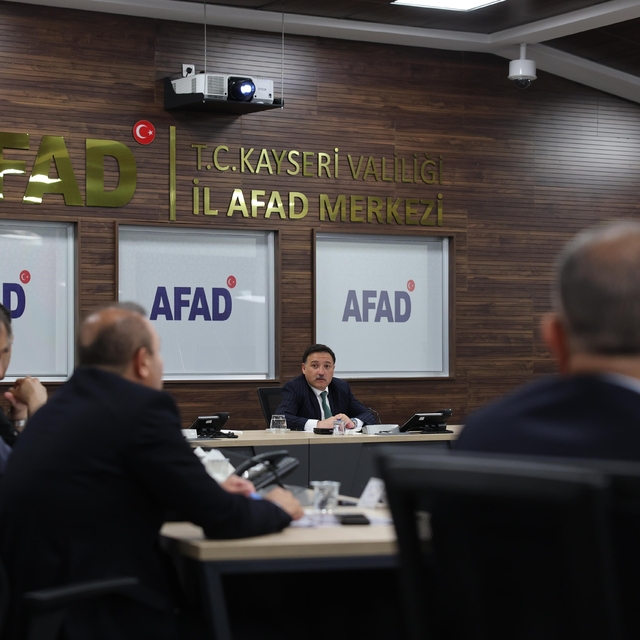 Vali Çiçek Başkanlığında Kurum Müdürleri Değerlendirme Toplantısı gerçekleş...