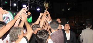 BAL'a yükselen Beyşehir temsilcisi Üzümlüspor şampiyonluğu kutladı