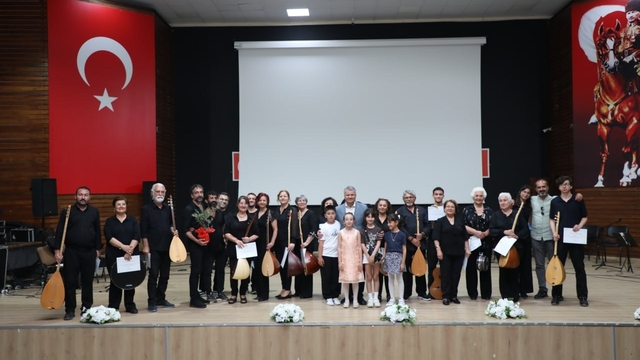 Edremit Belediyesi kursiyerlerinden müzik ziyafeti
Atatürk Gençlik Merkezi kursiyerlerinden müzik dinletisi
