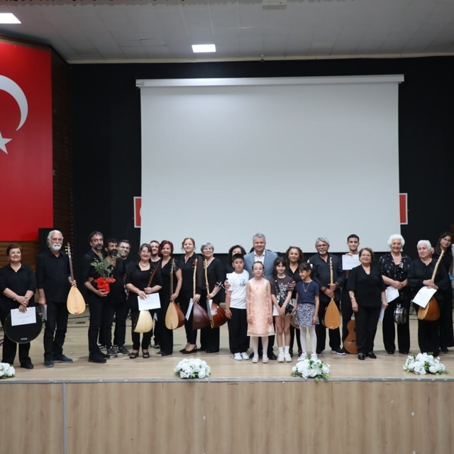 Edremit Belediyesi kursiyerlerinden müzik ziyafeti
Atatürk Gençlik Merkezi...