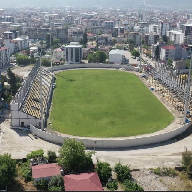 Depremde hasar alan 7 Ocak Stadyumu, yeniden yükseliyor